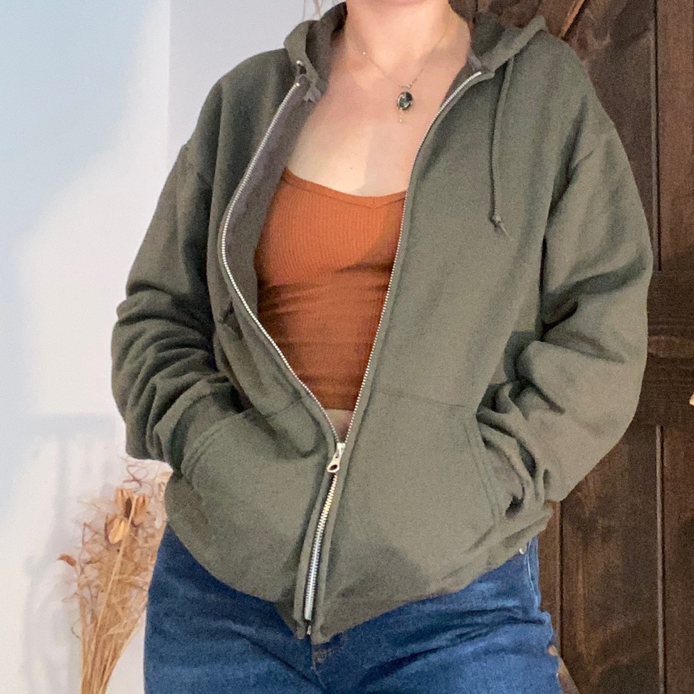 Green Fruit of the Loom Medium Zip-Up Hoodie Size Medium - Stylish and Versatile
